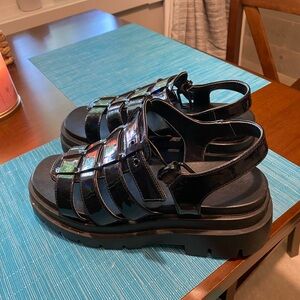 Chunky black size 8 sandals